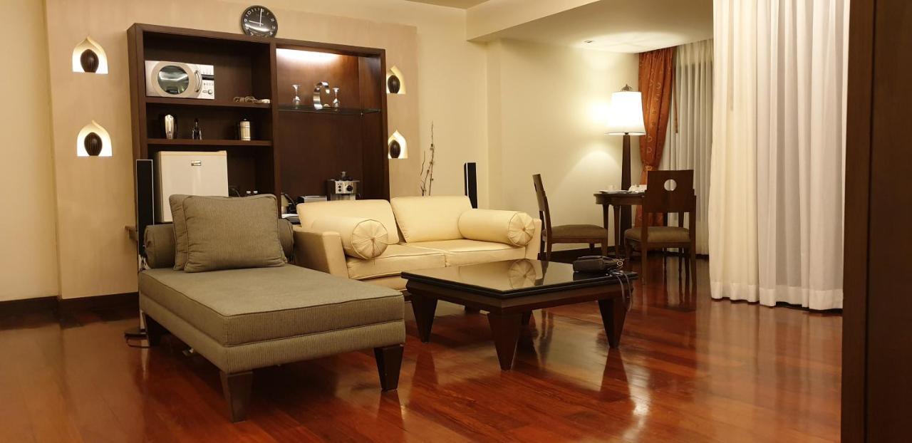 Patong Paragon Resort & Spa Sha Extra Plus Zewnętrze zdjęcie A living room
