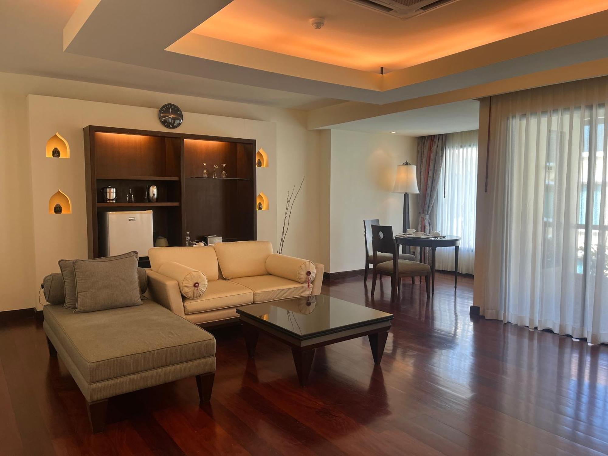 Patong Paragon Resort & Spa Sha Extra Plus Zewnętrze zdjęcie A suite at the hotel