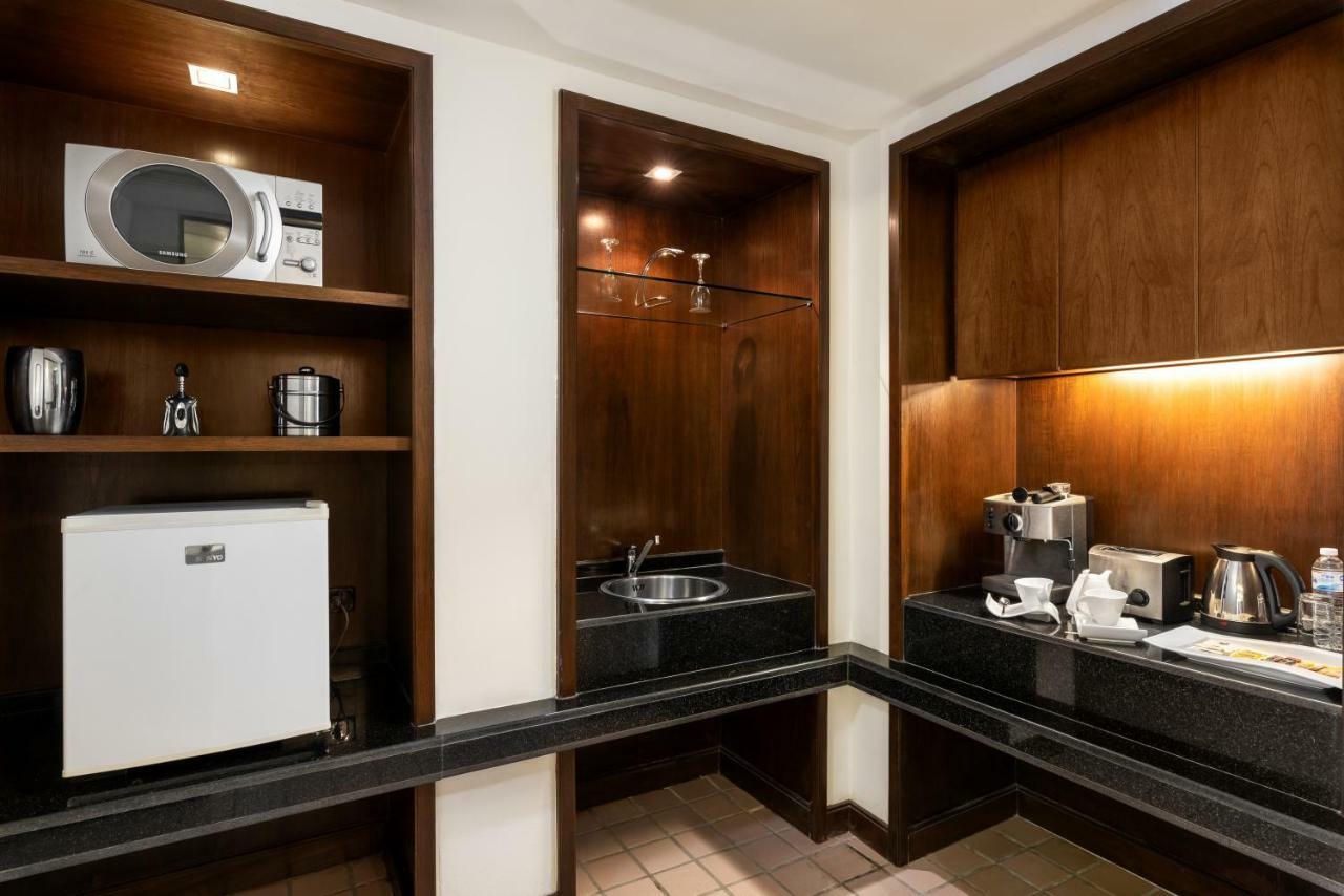 Patong Paragon Resort & Spa Sha Extra Plus Zewnętrze zdjęcie A kitchenette in a hotel