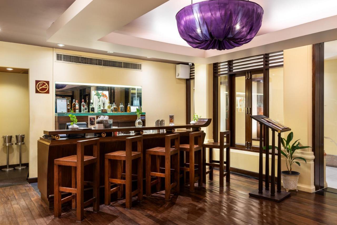 Patong Paragon Resort & Spa Sha Extra Plus Zewnętrze zdjęcie The bar at the hotel
